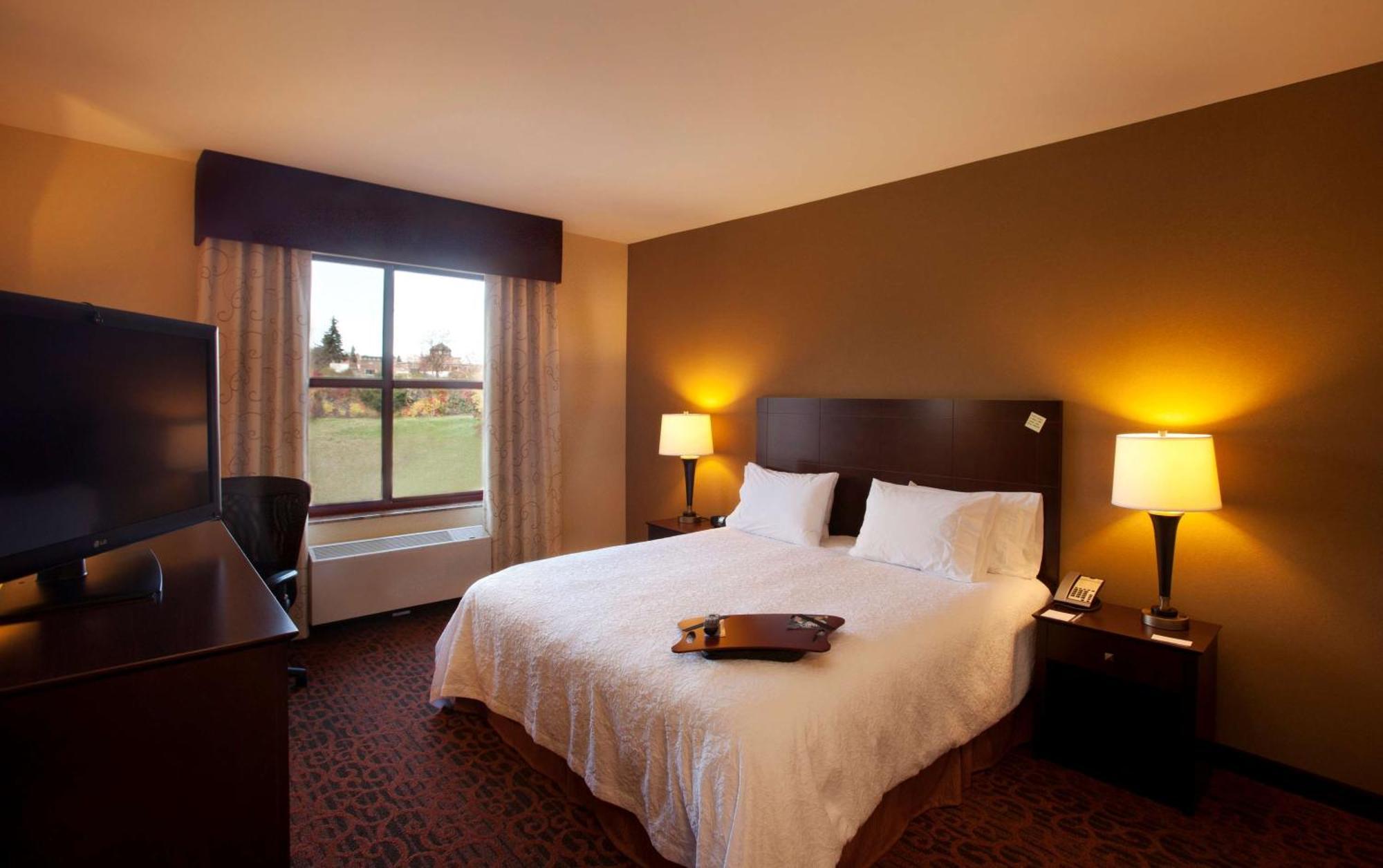 Hampton Inn Marquette-Waterfront Экстерьер фото