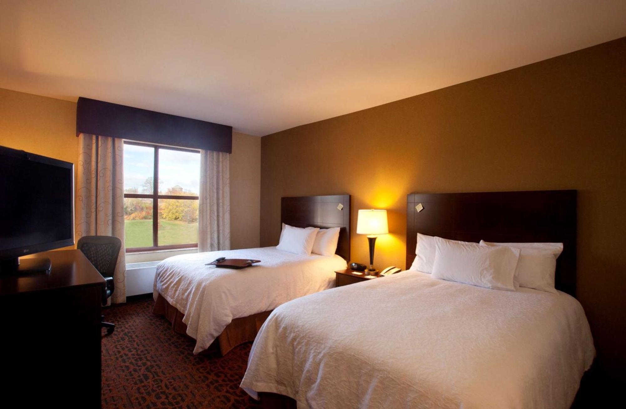 Hampton Inn Marquette-Waterfront Экстерьер фото