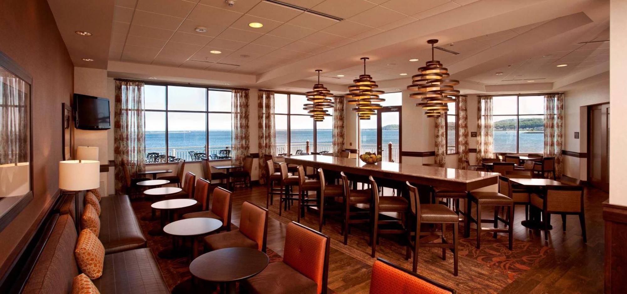Hampton Inn Marquette-Waterfront Экстерьер фото