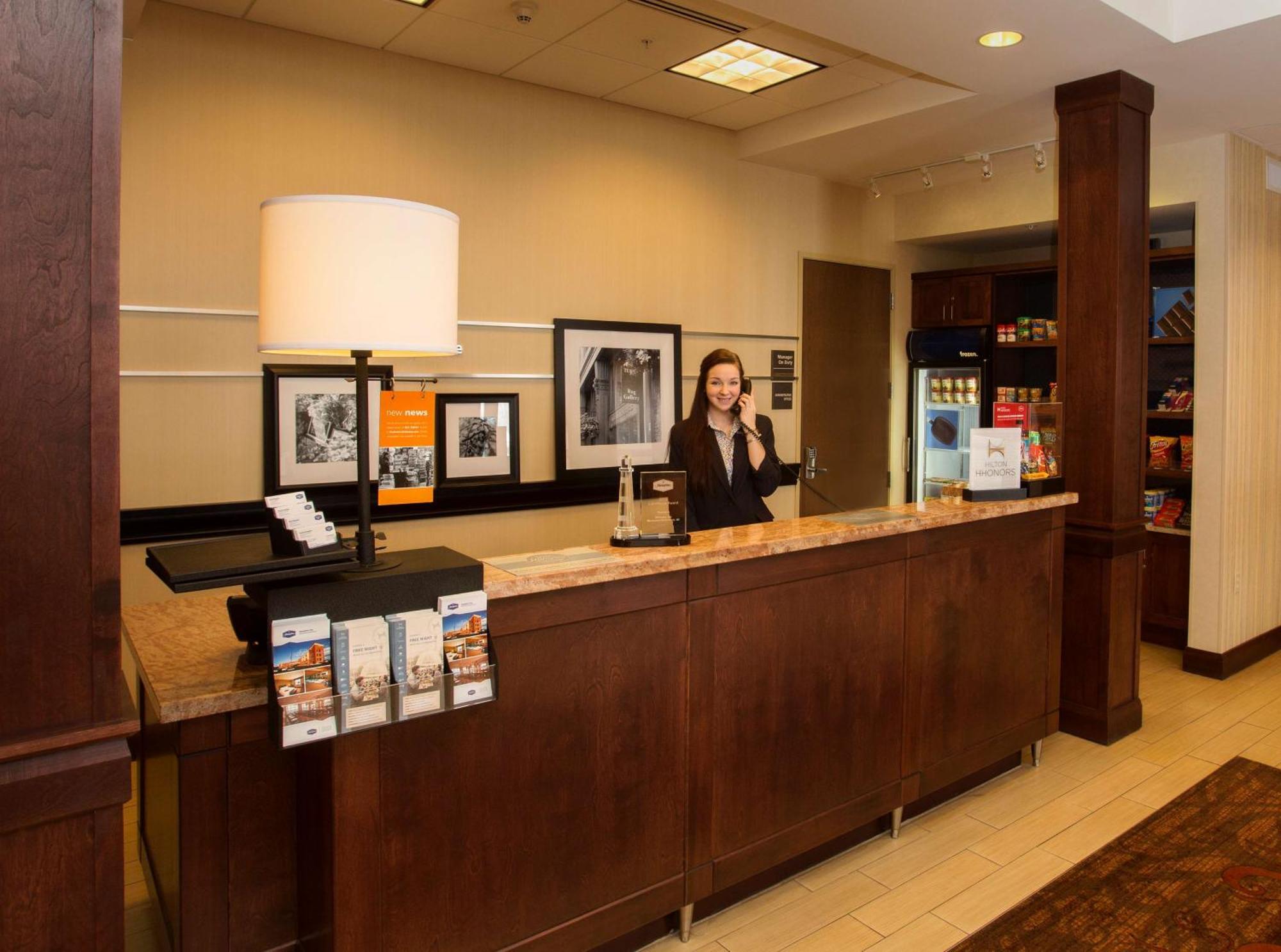 Hampton Inn Marquette-Waterfront Экстерьер фото