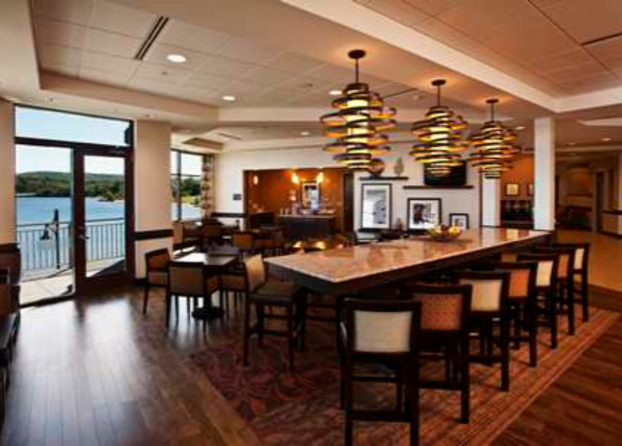 Hampton Inn Marquette-Waterfront Экстерьер фото